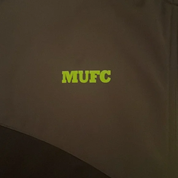 Manchester United full zip black jacket - Picture 3 of 6